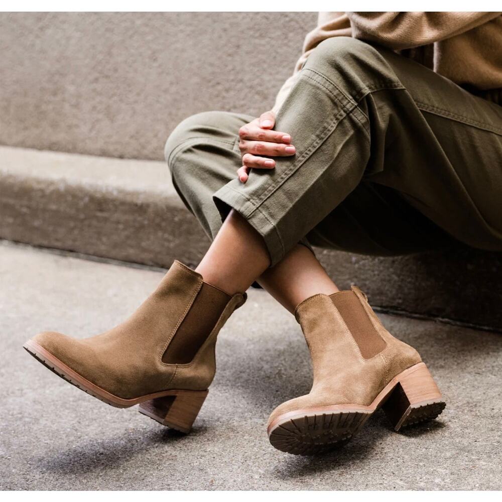 Ana go to heeled Chelsea boot  brown taupe suede color size 6.5
